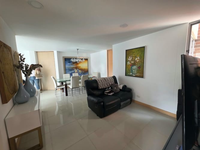 Apartamento de 3 alcobas en venta en Camino Verde, Envigado, 81 m² · foto 3 de 15