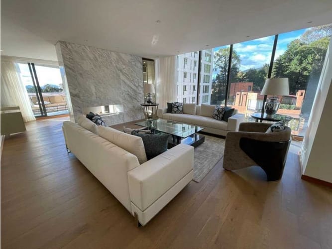 Apartamento de 3 alcobas en venta en Chicó Alto, Bogotá, 281 m² · foto 21 de 24
