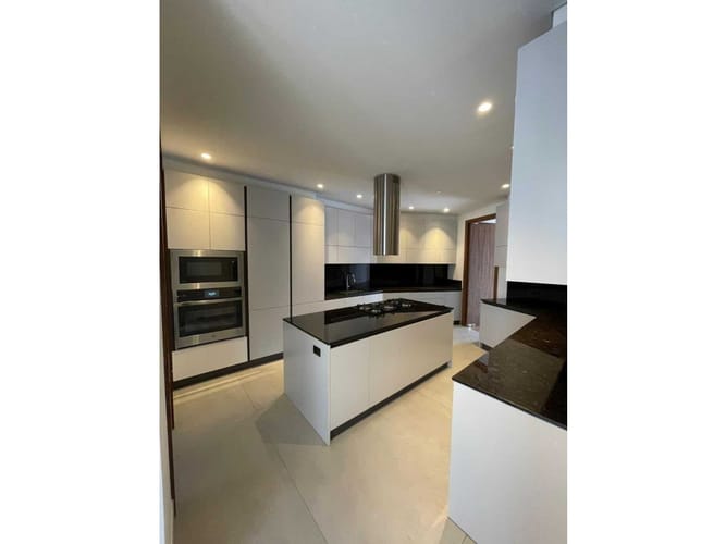 Apartamento de 3 alcobas en venta en Chicó Alto, Bogotá, 281 m² · foto 23 de 24