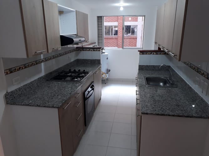 Apartamento de 4 alcobas en venta en El Poblado, Medellín, 99 m² · foto 7 de 17