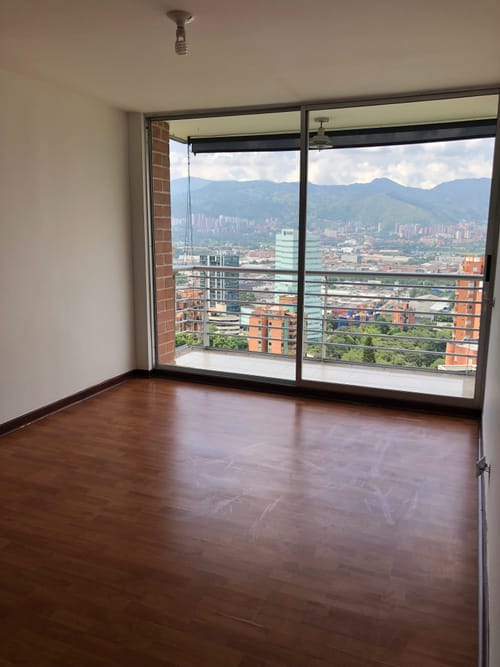 Apartamento de 4 alcobas en venta en El Poblado, Medellín, 99 m² · foto 3 de 17