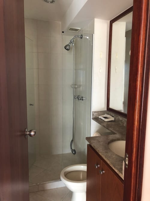 Apartamento de 4 alcobas en venta en El Poblado, Medellín, 99 m² · foto 10 de 17