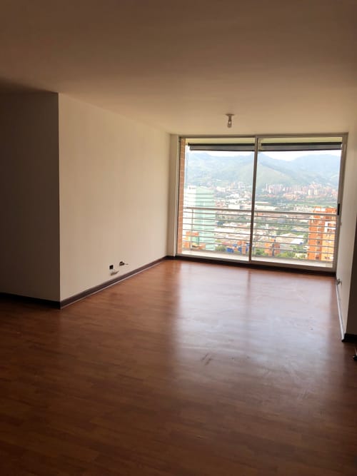 Apartamento de 4 alcobas en venta en El Poblado, Medellín, 99 m² · foto 2 de 17