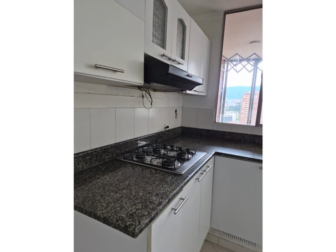 Apartamento de 4 alcobas en arriendo en Belén, Medellín, 140 m² · foto 7 de 24