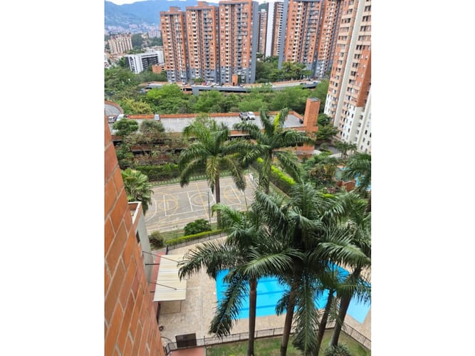 Apartamento de 4 alcobas en arriendo en Belén, Medellín, 140 m² · foto 9 de 24