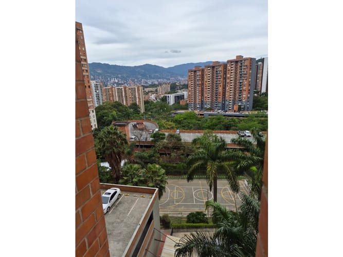 Apartamento de 4 alcobas en arriendo en Belén, Medellín, 140 m² · foto 11 de 24