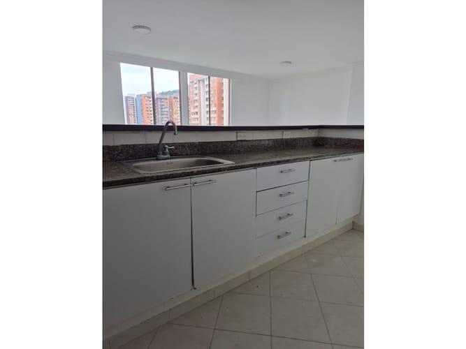 Apartamento de 4 alcobas en arriendo en Belén, Medellín, 140 m² · foto 12 de 24