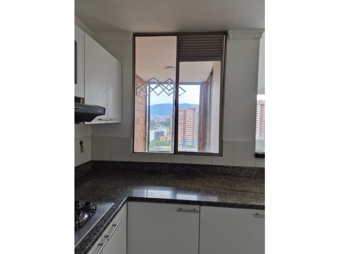 Apartamento de 4 alcobas en arriendo en Belén, Medellín, 140 m² · foto 13 de 24