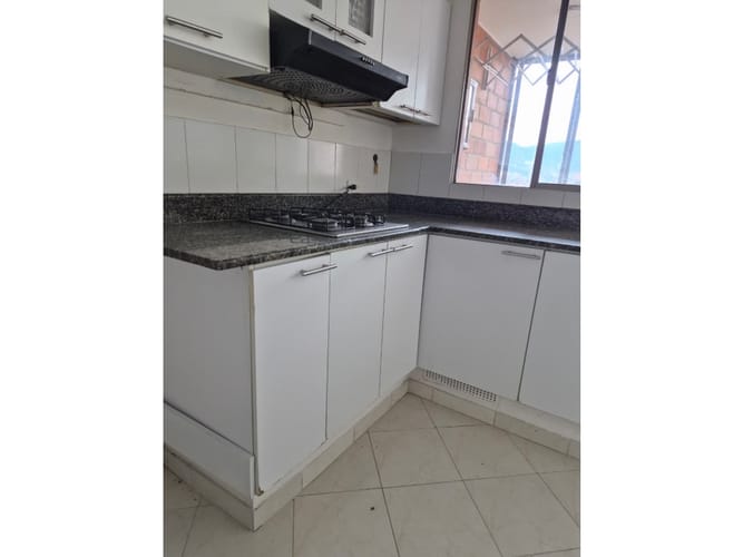 Apartamento de 4 alcobas en arriendo en Belén, Medellín, 140 m² · foto 16 de 24