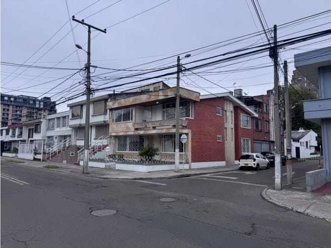 Casa de 6 alcobas en arriendo en Pasadena, Bogotá, 280 m² · foto 2 de 24