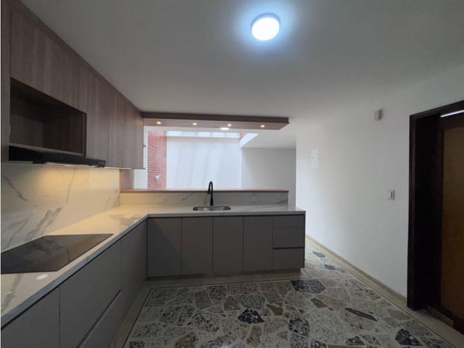 Casa de 6 alcobas en arriendo en Pasadena, Bogotá, 280 m² · foto 9 de 24
