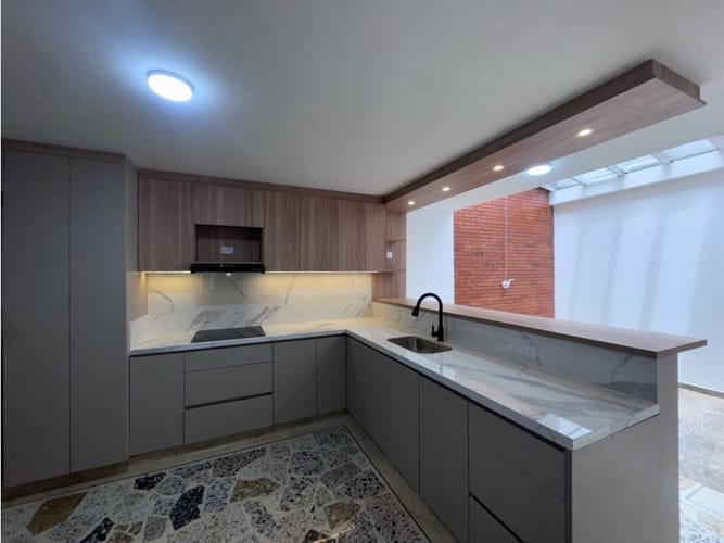 Casa de 6 alcobas en arriendo en Pasadena, Bogotá, 280 m² · foto 10 de 24