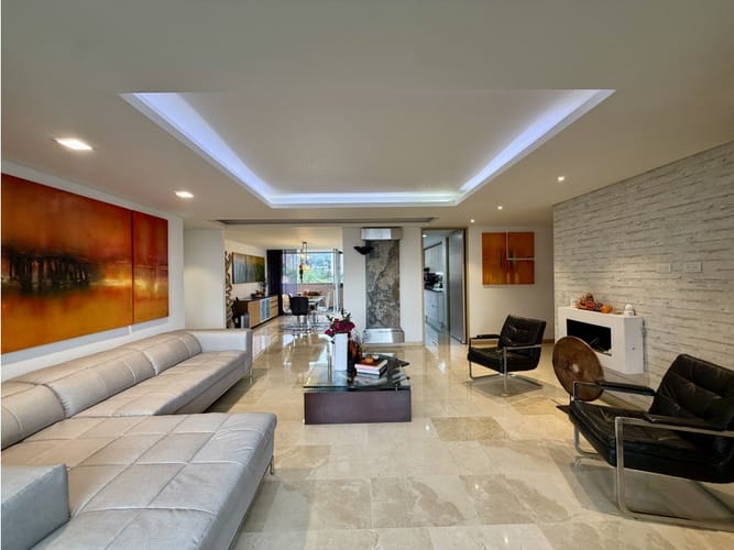 Apartamento de 3 alcobas en venta en El Tesoro, Medellín, 240 m² · foto 3 de 24