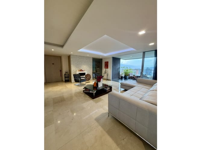 Apartamento de 3 alcobas en venta en El Tesoro, Medellín, 240 m² · foto 4 de 24