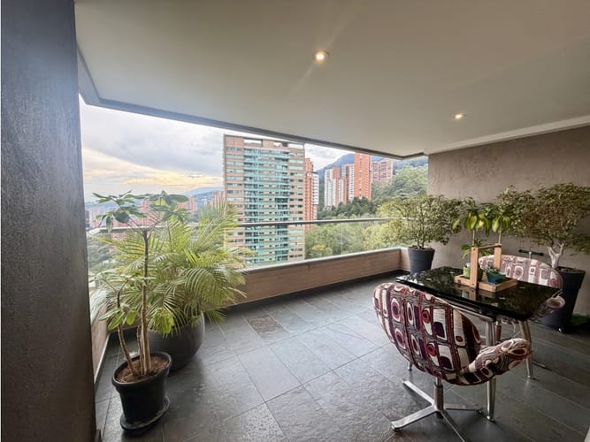 Apartamento de 3 alcobas en venta en El Tesoro, Medellín, 240 m² · foto 6 de 24