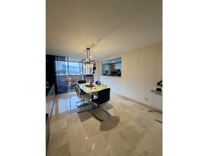 Apartamento de 3 alcobas en venta en El Tesoro, Medellín, 240 m² · foto 8 de 24