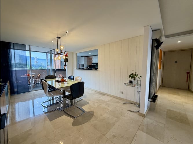 Apartamento de 3 alcobas en venta en El Tesoro, Medellín, 240 m² · foto 11 de 24