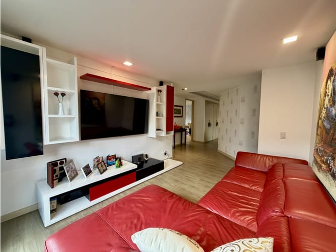 Apartamento de 3 alcobas en venta en El Tesoro, Medellín, 240 m² · foto 15 de 24
