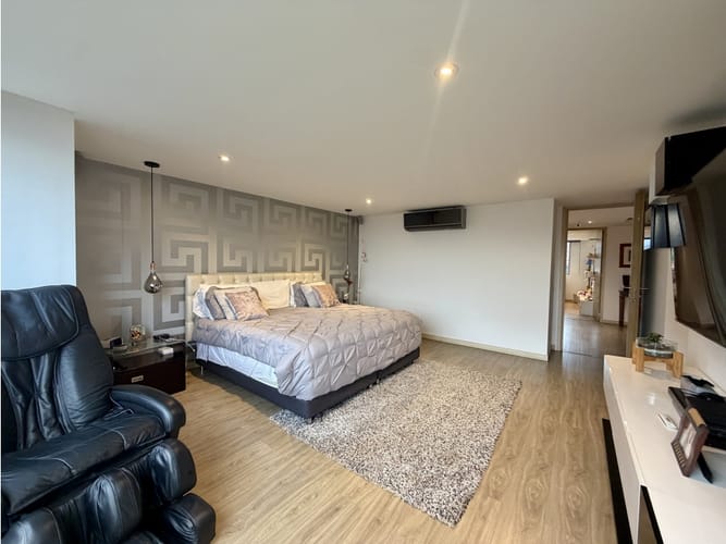 Apartamento de 3 alcobas en venta en El Tesoro, Medellín, 240 m² · foto 17 de 24