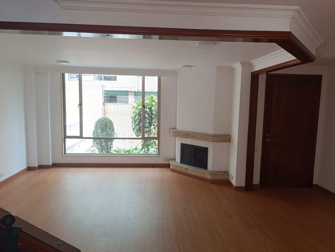 Casa de 3 alcobas en venta en Gratamira, Bogotá, 248 m² · foto 2 de 24