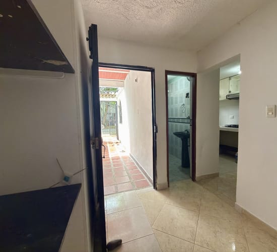 Casa de 3 alcobas en venta en El Refugio, Cali, 272 m² · foto 2 de 24