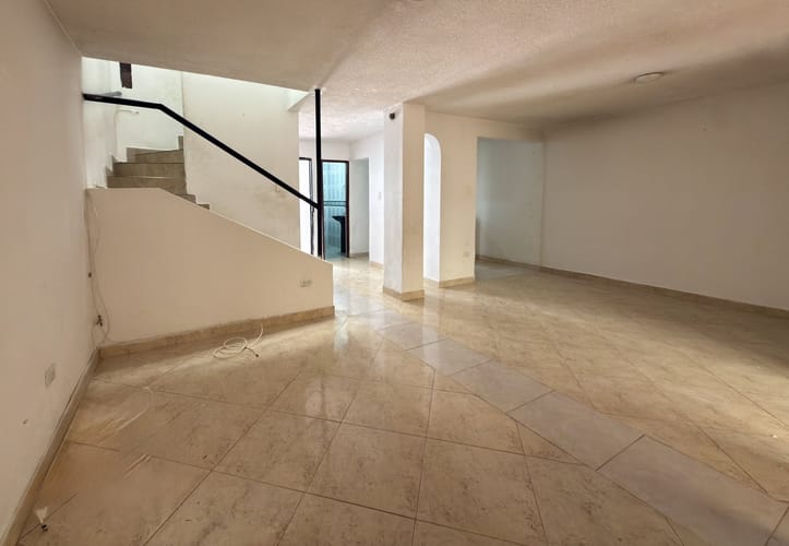 Casa de 3 alcobas en venta en El Refugio, Cali, 272 m² · foto 3 de 24