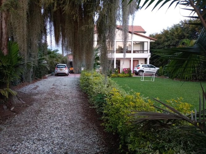 Casa de 4 alcobas en arriendo en Guayabito, Rionegro, 300 m² · foto 2 de 19