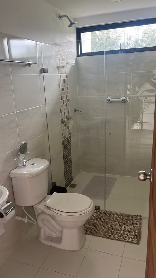 Casa de 4 alcobas en arriendo en Guayabito, Rionegro, 300 m² · foto 14 de 19