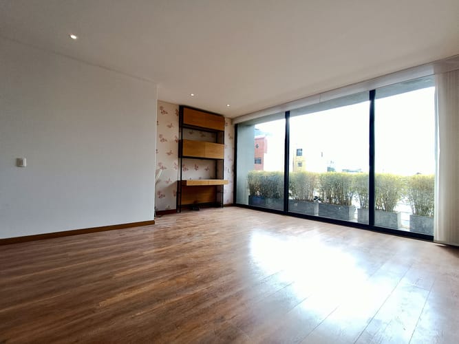 Apartamento de 3 alcobas en venta en El Virrey, Bogotá, 178 m² · foto 3 de 20