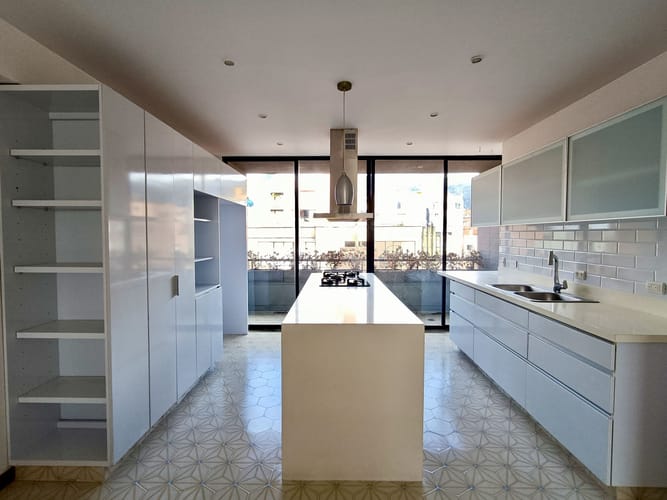 Apartamento de 3 alcobas en venta en El Virrey, Bogotá, 178 m² · foto 6 de 20
