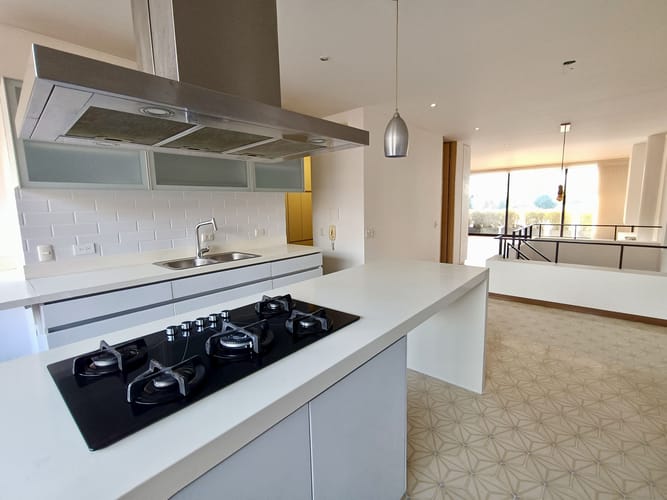 Apartamento de 3 alcobas en venta en El Virrey, Bogotá, 178 m² · foto 10 de 20