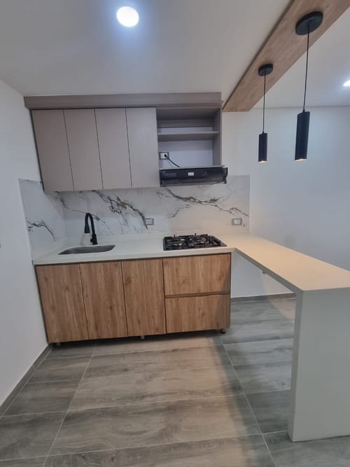 Casa de 7 alcobas en venta en Engativá, Bogotá, 375 m² · foto 2 de 22