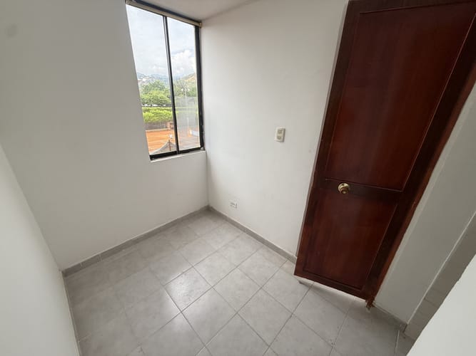 Apartamento de 4 alcobas en arriendo en Cuarto De Legua - Guadalupe, Cali, 120 m² · foto 14 de 24