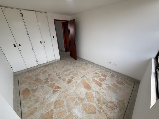 Apartamento de 4 alcobas en arriendo en Cuarto De Legua - Guadalupe, Cali, 120 m² · foto 22 de 24
