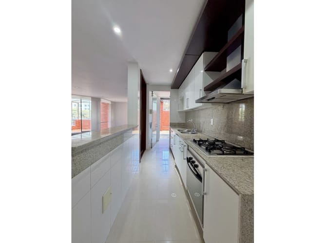 Apartamento de 3 alcobas en venta en Santa Barbara, Bogotá, 118 m² · foto 5 de 17