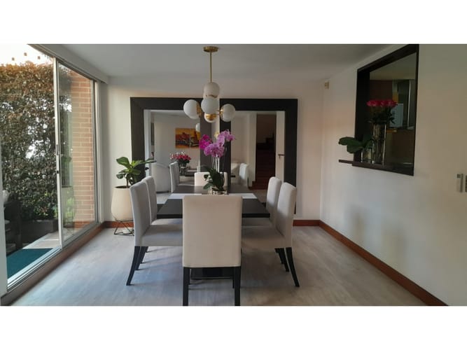 Casa de 5 alcobas en venta en Colina Campestre, Bogotá, 252 m² · foto 2 de 24