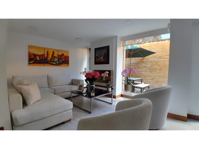 Casa de 5 alcobas en venta en Colina Campestre, Bogotá, 252 m² · foto 3 de 24