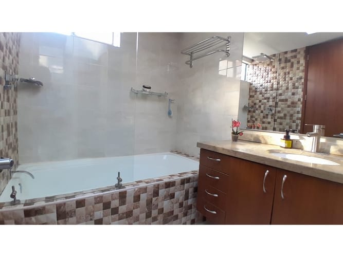 Casa de 5 alcobas en venta en Colina Campestre, Bogotá, 252 m² · foto 10 de 24