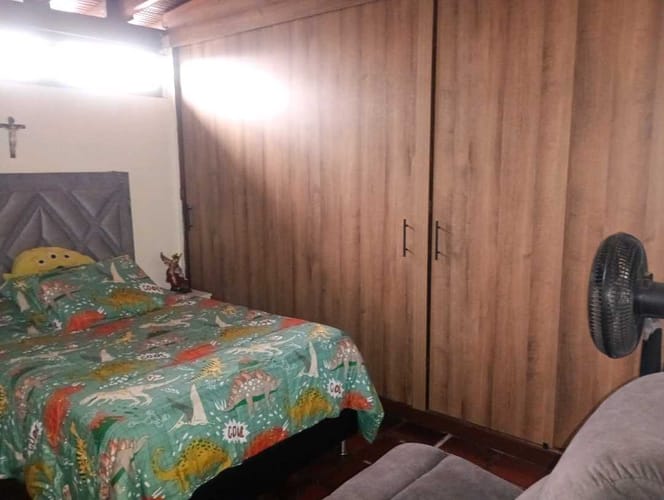 Casa de 6 alcobas en venta en Suramericana, Medellín, 210 m² · foto 3 de 24