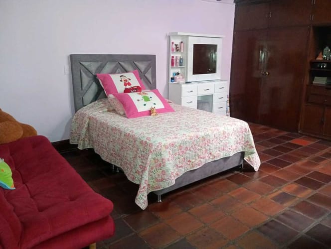 Casa de 6 alcobas en venta en Suramericana, Medellín, 210 m² · foto 10 de 24