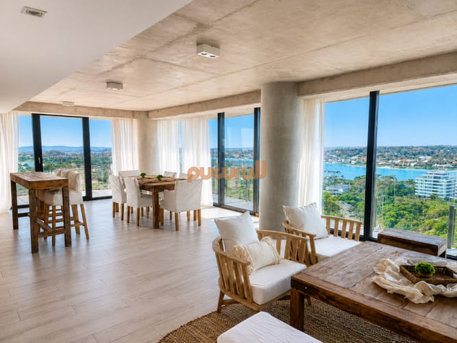 Espectacular Apartamento de 2 Dormitorios y Medio, piso alto, Torre Surfside, Punta del Este · Foto 2
