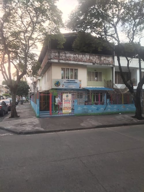 Casa de 8 alcobas en venta en Las Granjas, Cali, 144 m² · foto 1 de 24