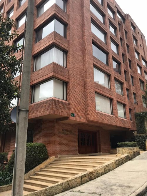 Apartamento de 2 alcobas en arriendo en Los Rosales, Bogotá, 100 m² · foto 1 de 12