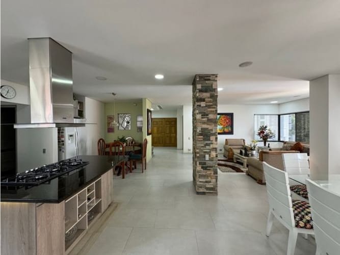 Apartamento de 5 alcobas en venta en Santa Maria De Los Angeles, Medellín, 207 m² · foto 2 de 21