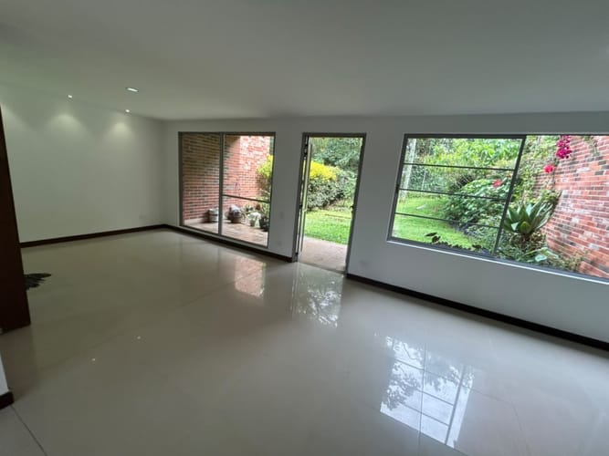 Casa de 3 alcobas en arriendo en Zuñiga, Envigado, 180 m² · foto 2 de 23