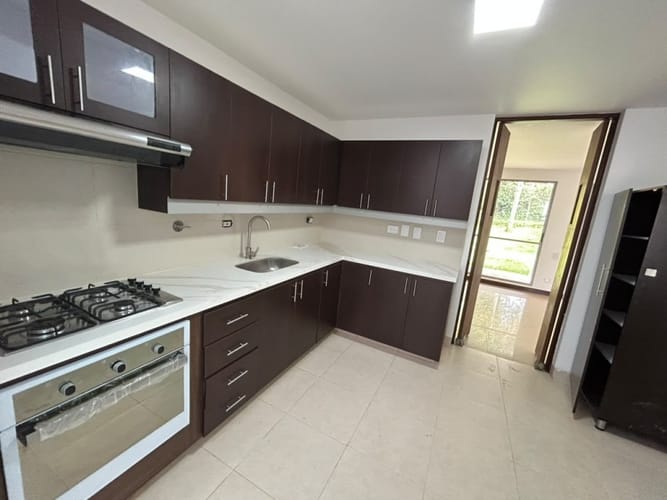 Casa de 3 alcobas en arriendo en Zuñiga, Envigado, 180 m² · foto 9 de 23