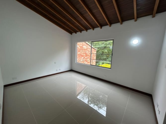 Casa de 3 alcobas en arriendo en Zuñiga, Envigado, 180 m² · foto 19 de 23
