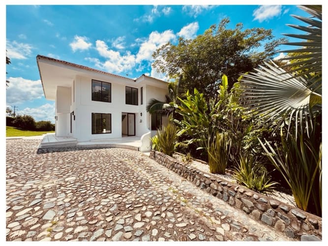 Casa de 6 alcobas en arriendo en Cerritos, Pereira, 534 m² · foto 3 de 20