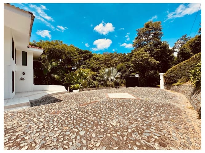 Casa de 6 alcobas en arriendo en Cerritos, Pereira, 534 m² · foto 4 de 20