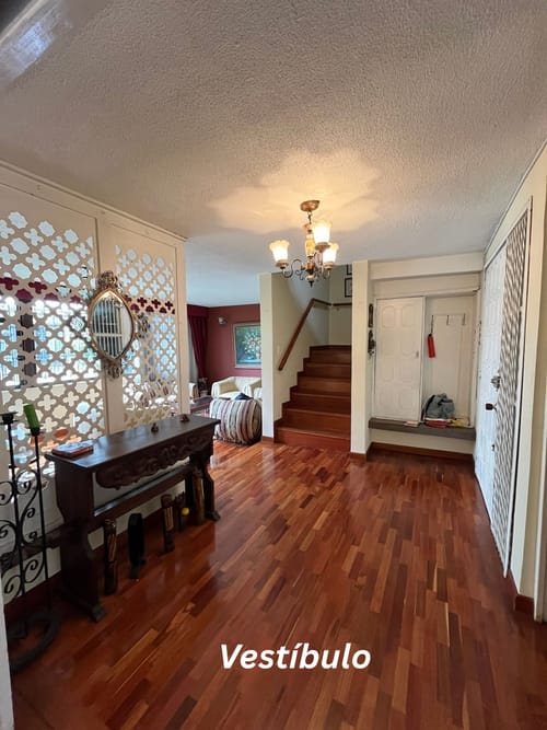 Casa de 4 alcobas en venta en La Floresta, Bogotá, 220 m² · foto 2 de 20